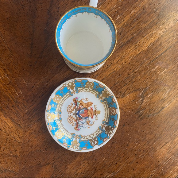 Queen Elizabeth 2002 Golden Jubilee Tea Cup & Saucer - Picture 3 of 5